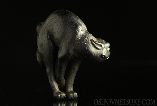 The Do you want to meet my claw? Netsuke