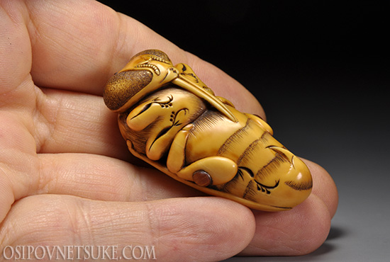 Wild Bee Netsuke